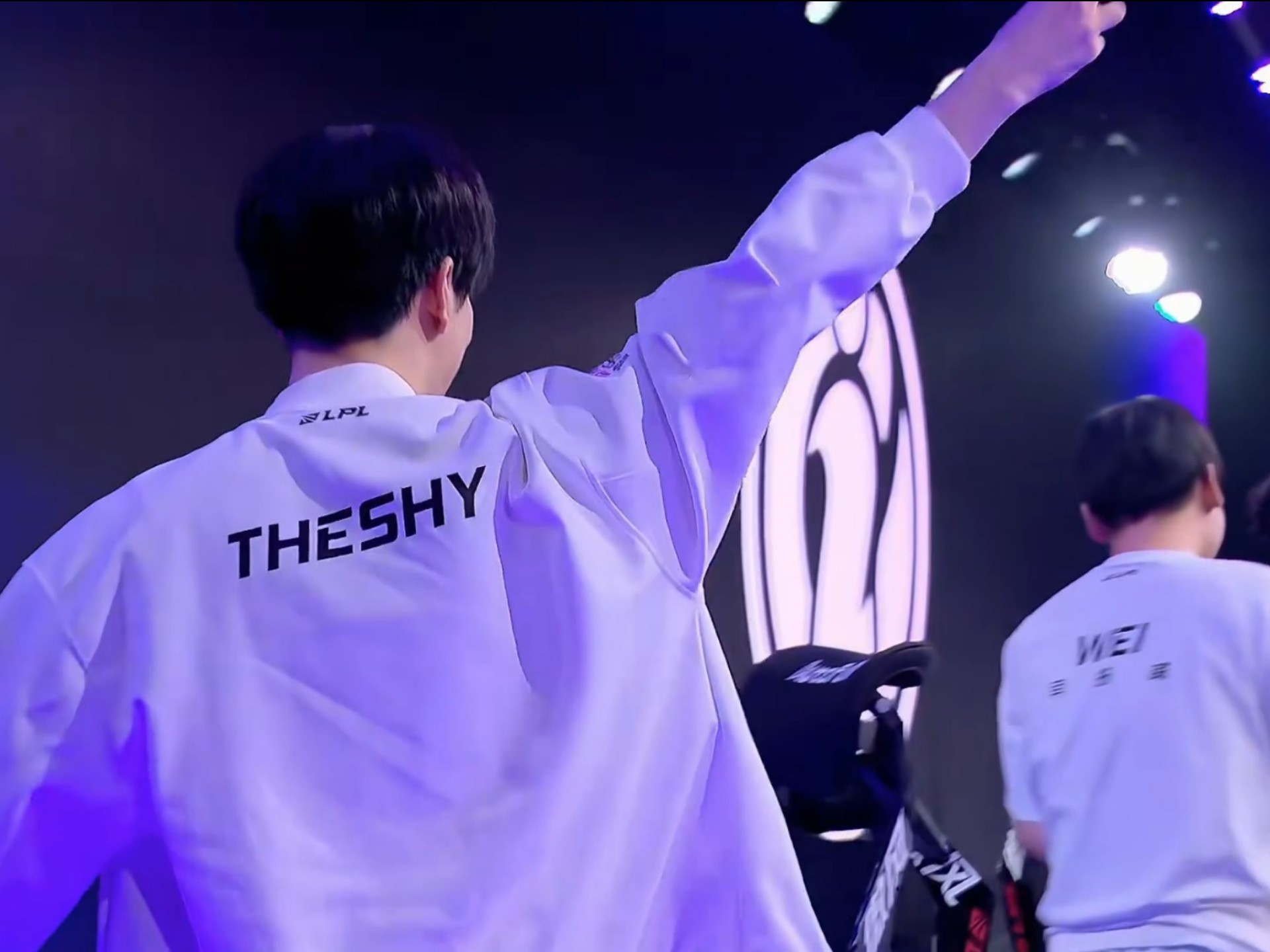 WBG官方：中单Angel离队成为自由人